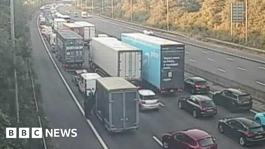 Drivers told to avoid M1 following 'serious' crash at junction 26