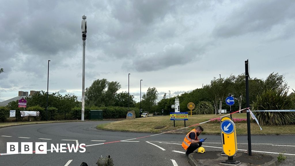 Whitley Bay telephone mast fire causes road closures