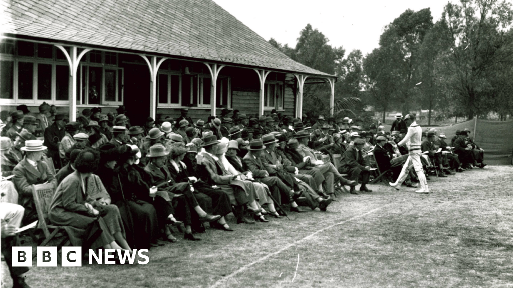 Essex County Cricket Club pictures show match 100 years ago