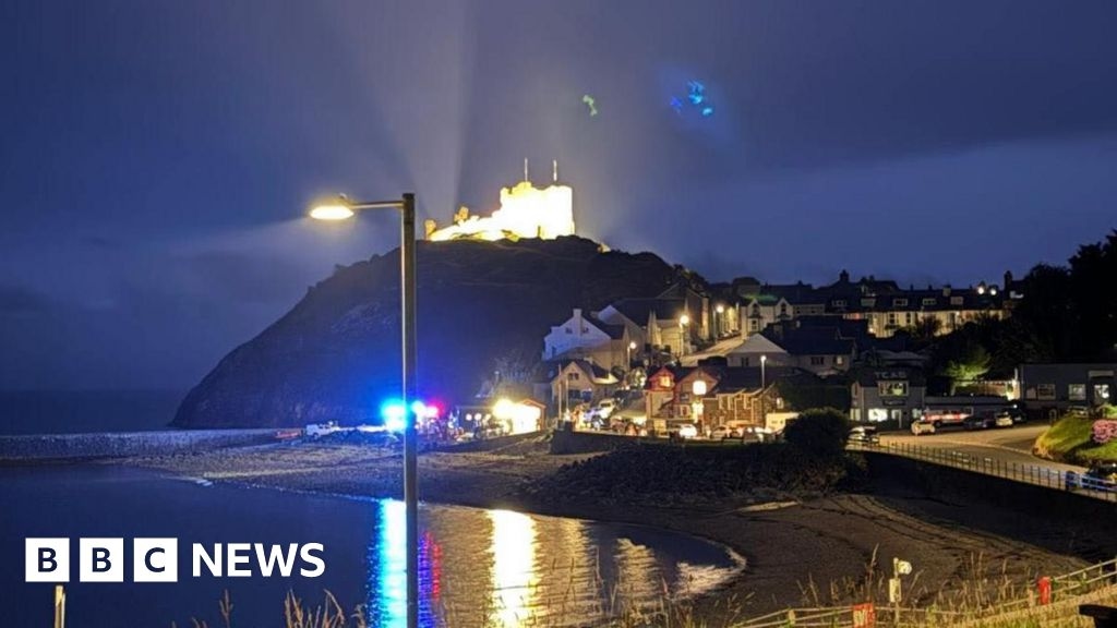 Teenager rescued after getting stuck on cliff next to Criccieth castle