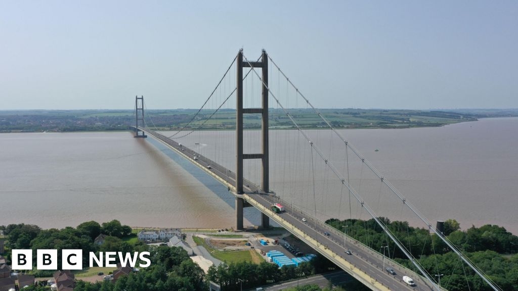 Humber Bridge closed northbound following crash