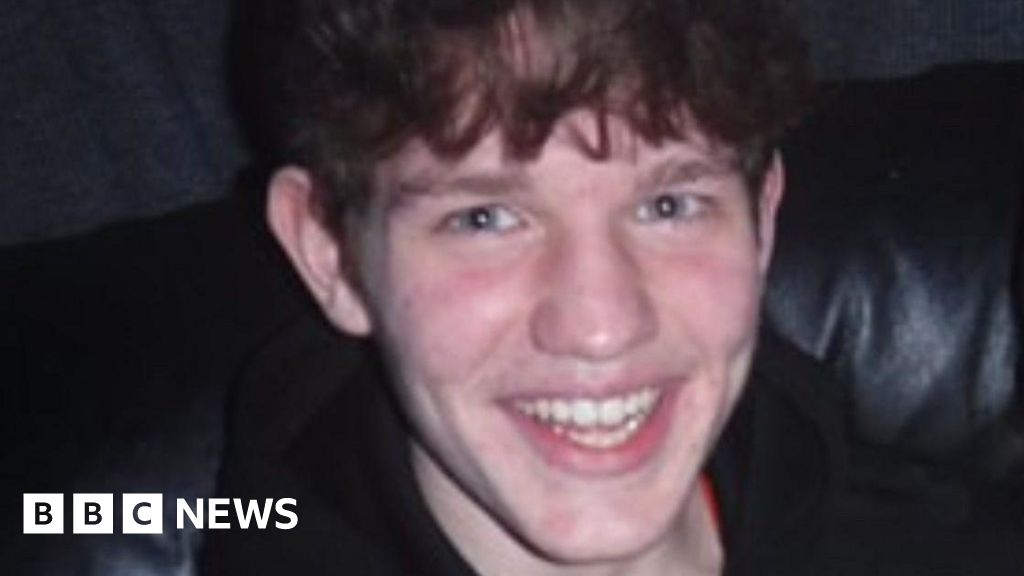 Tribute to 'adventurous' boy, 15, in Lochore paddleboarding death