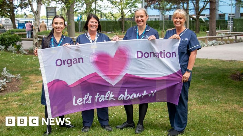 Hull hospital flies transplant flag after organ donation