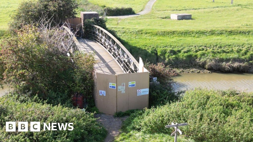 Steyning footbridge over River Adur to be demolished and replaced
