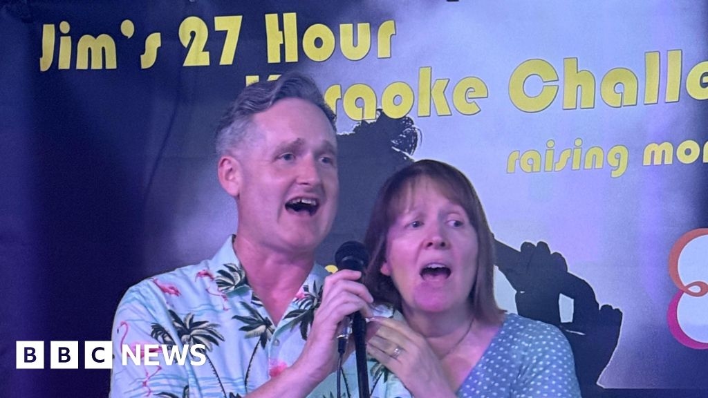 Essex man sings karaoke for 27 hours in honour of best friend