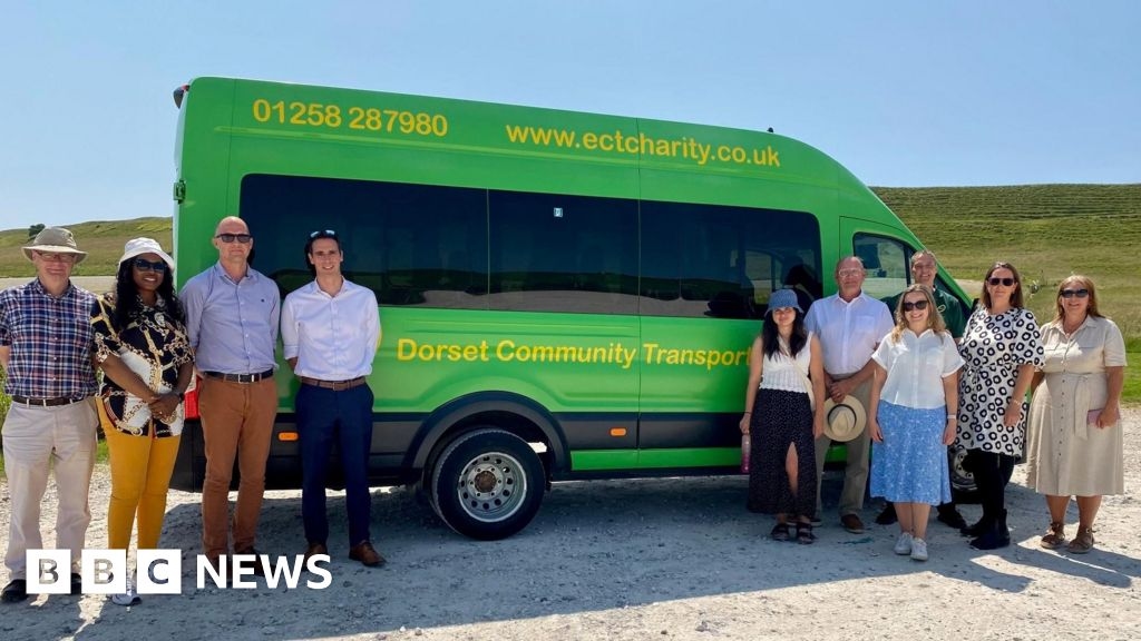 Bridport-West Bay minibus shuttle pilot set for summer launch