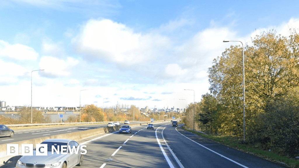 M621: One dead and four arrested as Leeds motorway closed