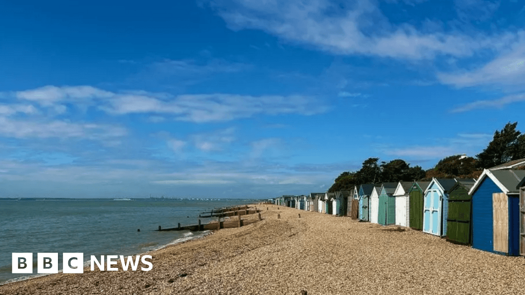 Lee-on-the-Solent sea pollution warning after sewage pipe burst