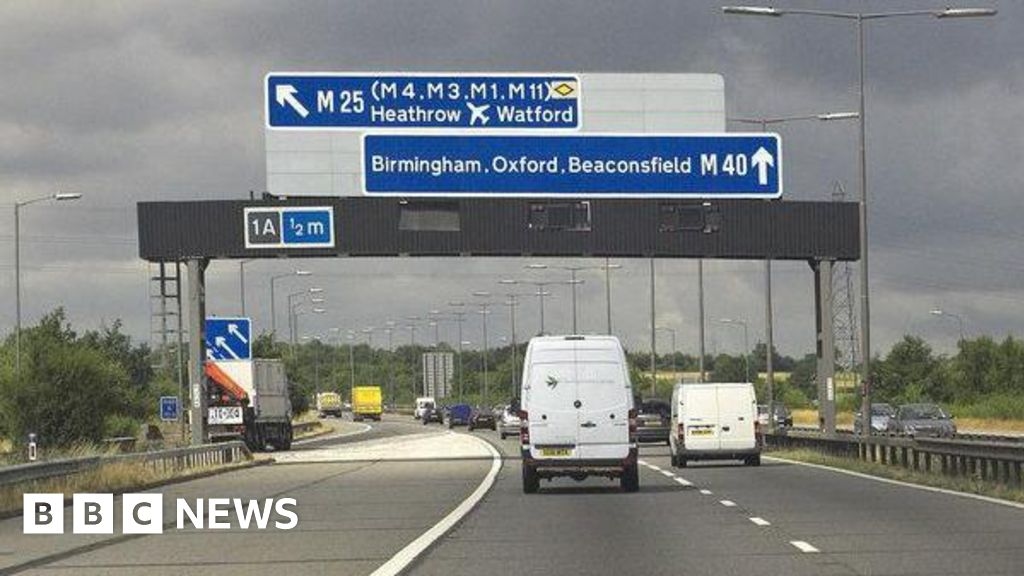 M40 closed between Beaconsfield and Denham in Buckinghamshire