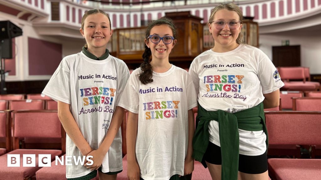 West End star 'moved to tears' at Jersey Sings in St Helier