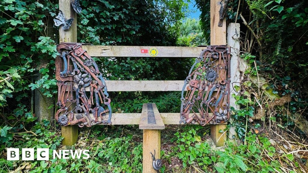 Stourton Caundle residents create village stile walking trail