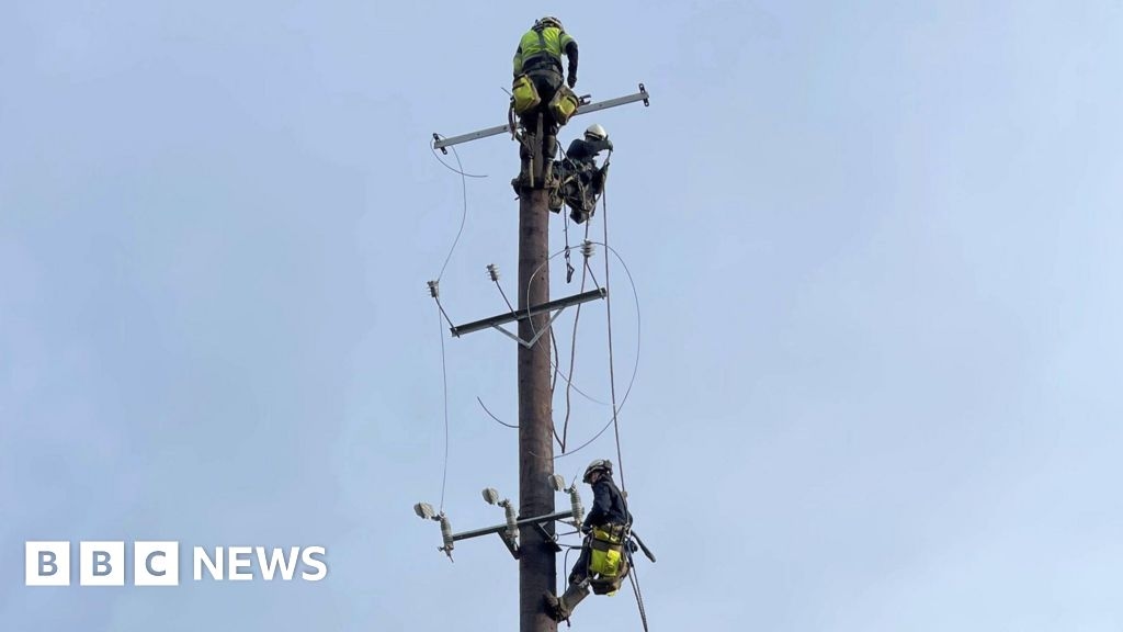 Storm Éowyn: NIE aims to reconnect 10,000 more properties