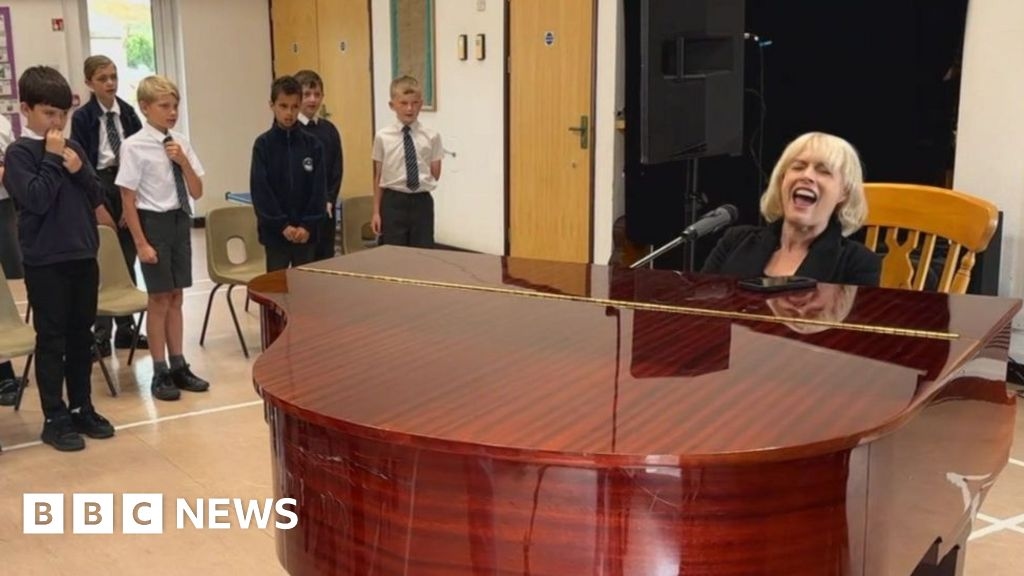 Children get Cornish lessons with award-winning singer Gwenno