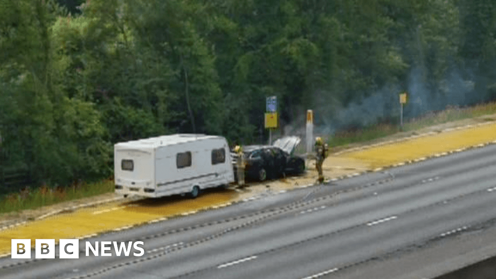 Traffic on M1 in Derbyshire stopped after car fire