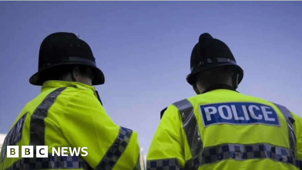 Thief steals £10k in jewellery from Jaguar car in Ledbury