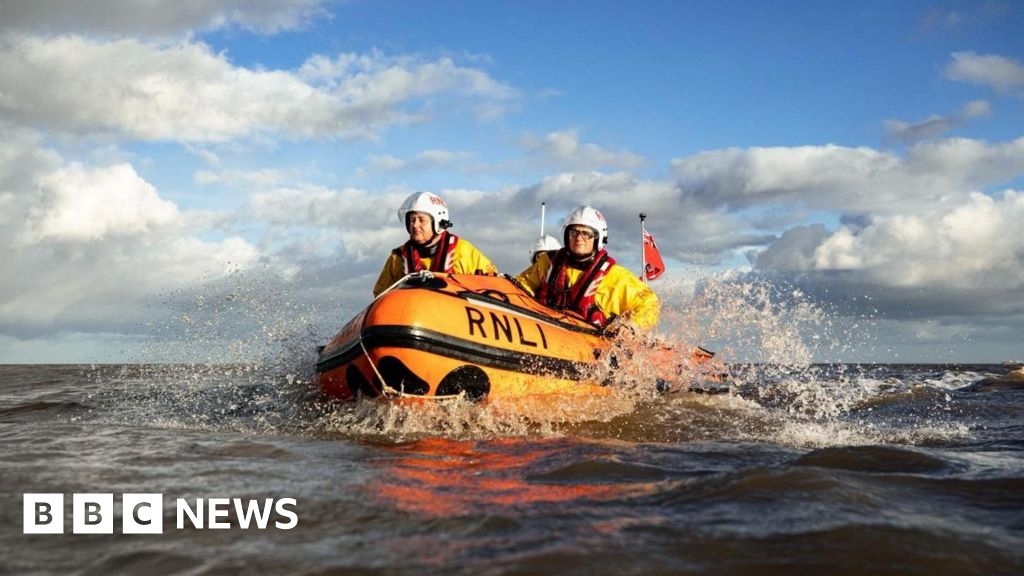 RNLI warning as warm spell sees rise in call-outs on east coast