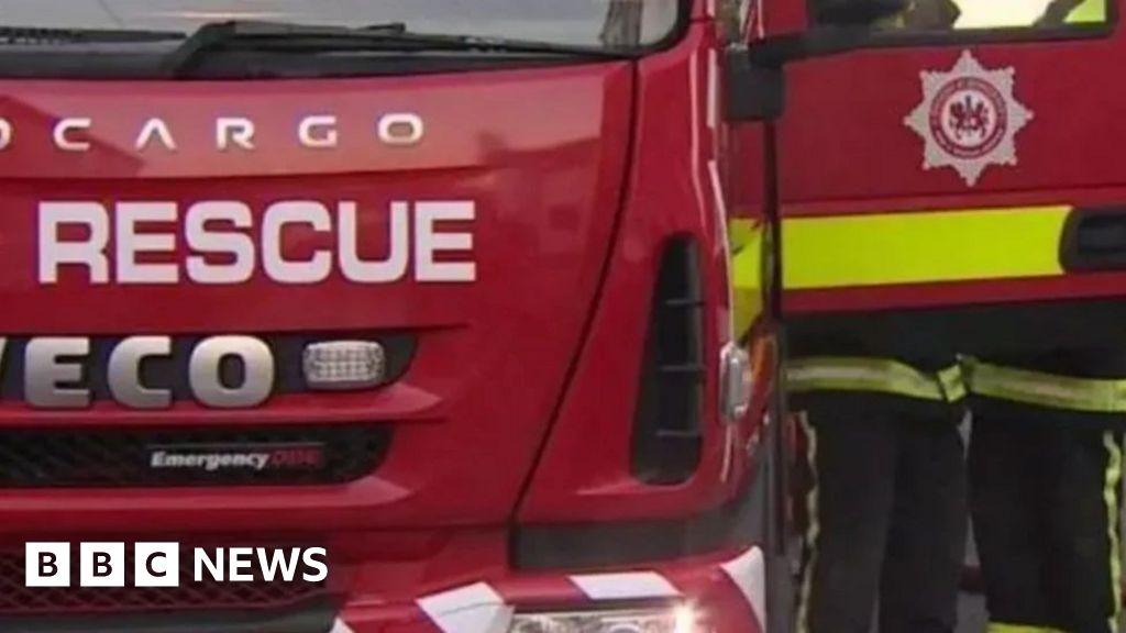 Totnes crews tackle house fire which spread from garden