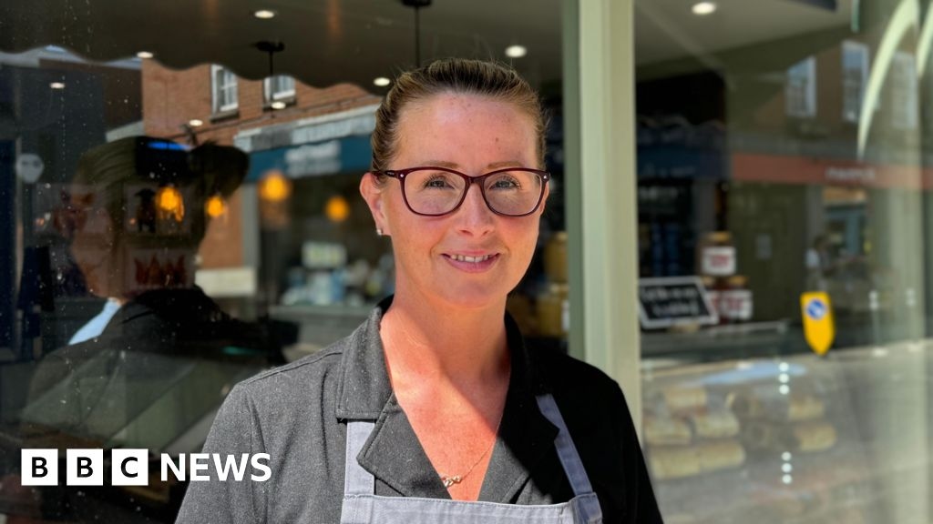 Businesses in Farnham call for cheaper parking as works continue