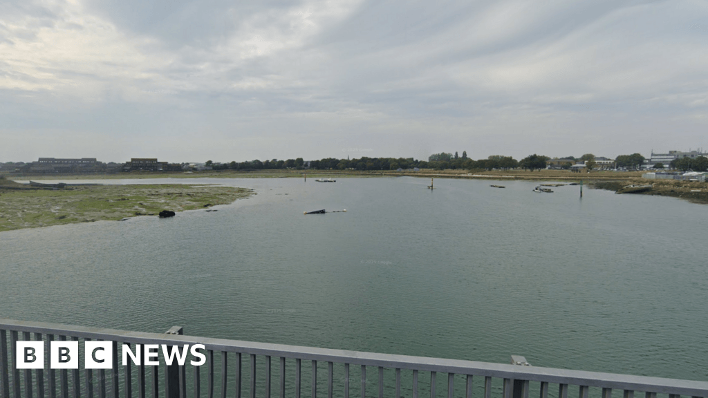 Warning after sewage released into Gosport lakes