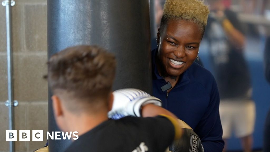Kids' boxing class in Ipswich stirs memories for Nicola Adams