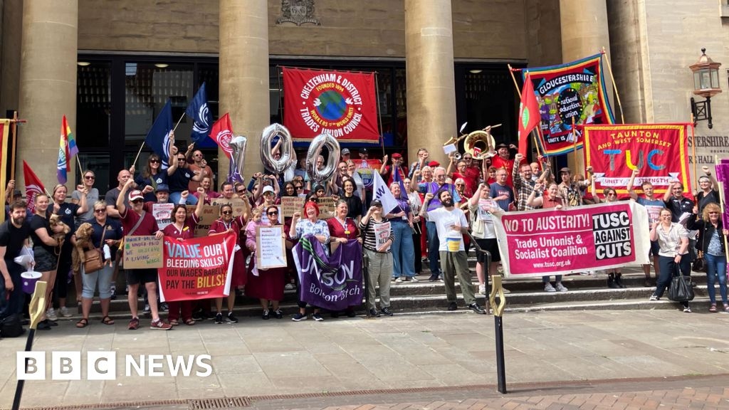 Gloucestershire phlebotomists reach 100th day of strike