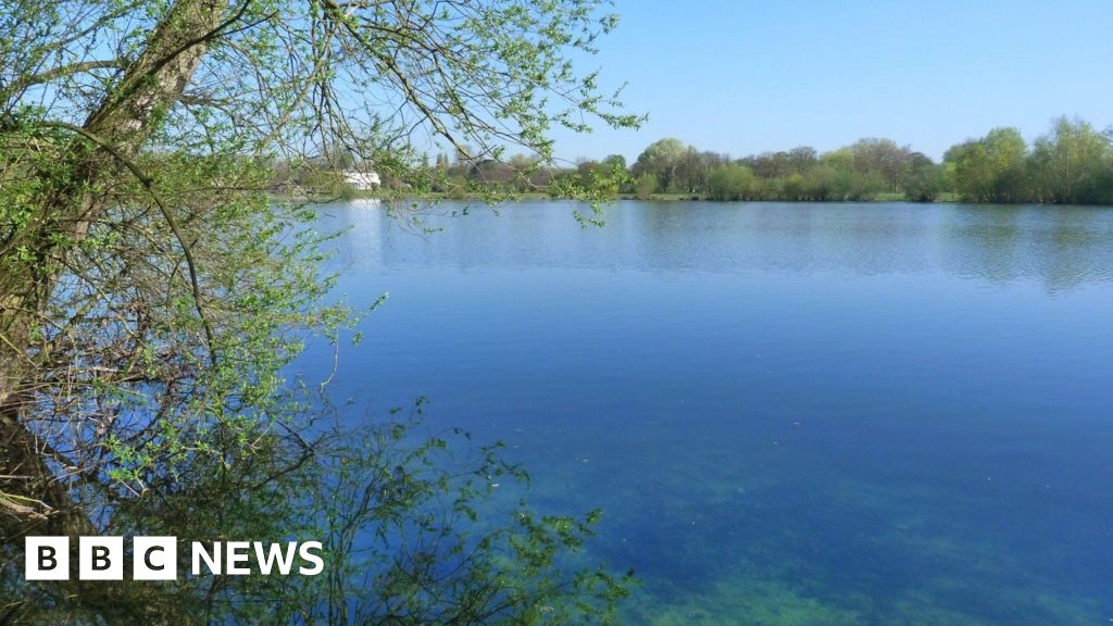 Man dies at Shepperton open water swimming event