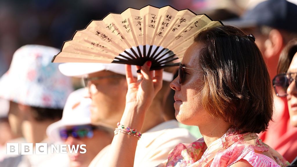 UK weather: heatwave spreads to Scotland and Northern Ireland