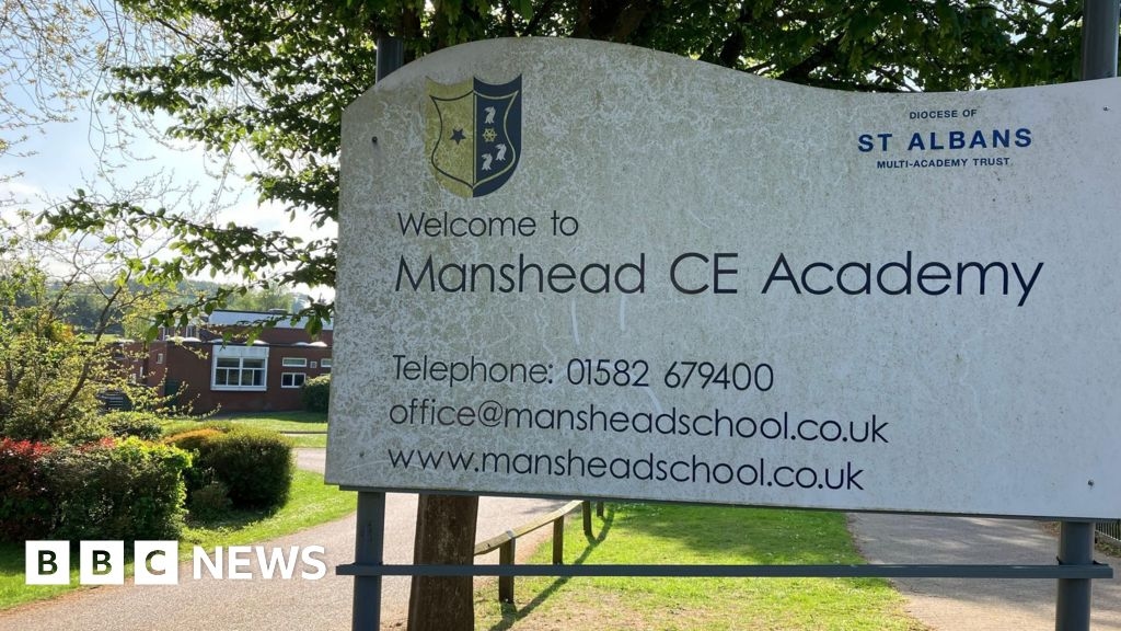 Teenager admits knife offences after Caddington school incident