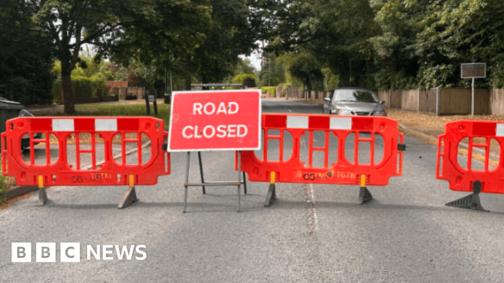 Driver released after two pedestrians die in Caversham crash