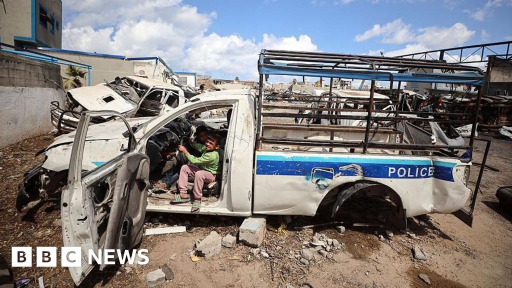 Hamas security officer says group has lost control over most of Gaza /OR/ Hamas security officer says clans filling void as group loses control of Gaza