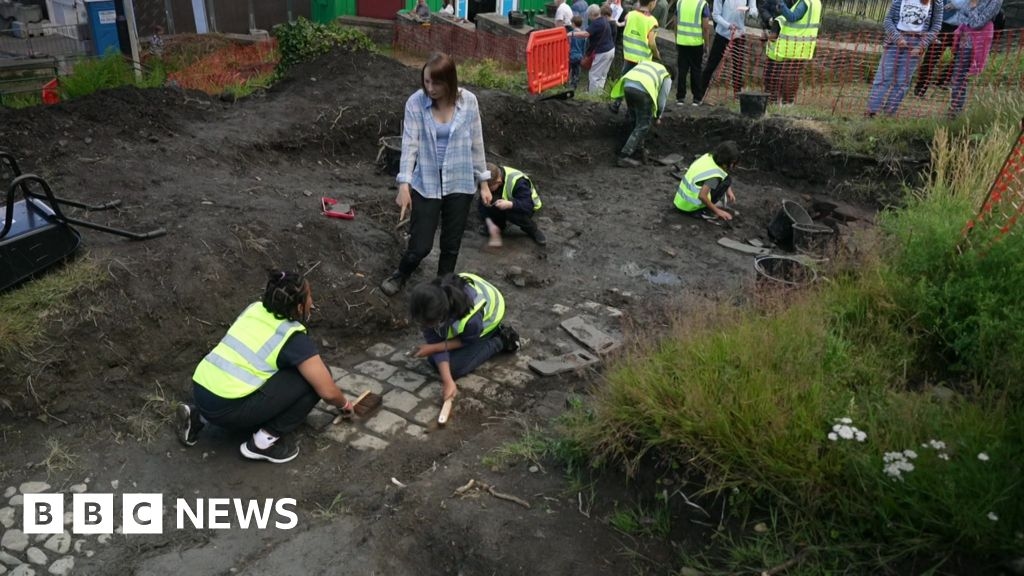 Hundreds in Rochdale join dig to unearth town's history