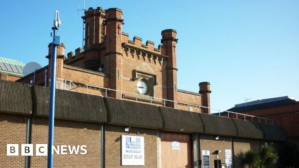 Hull Prison told to better care for terminally ill inmates