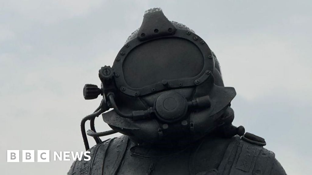Memorial statue to lost North Sea divers unveiled in Aberdeen