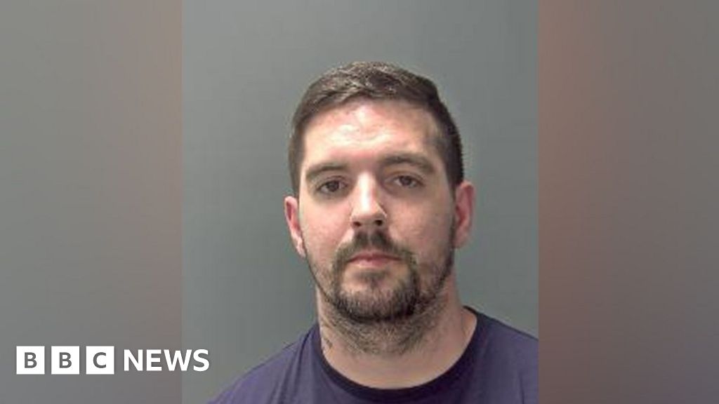 Cambridge drug dealer who punched police officer jailed