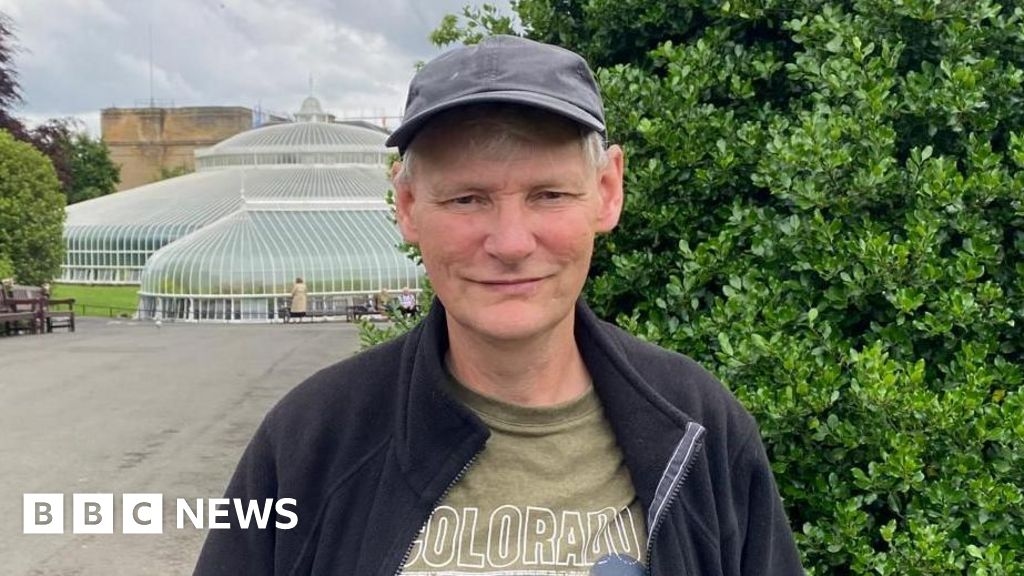 The artist who swept Glasgow's streets for 30 years