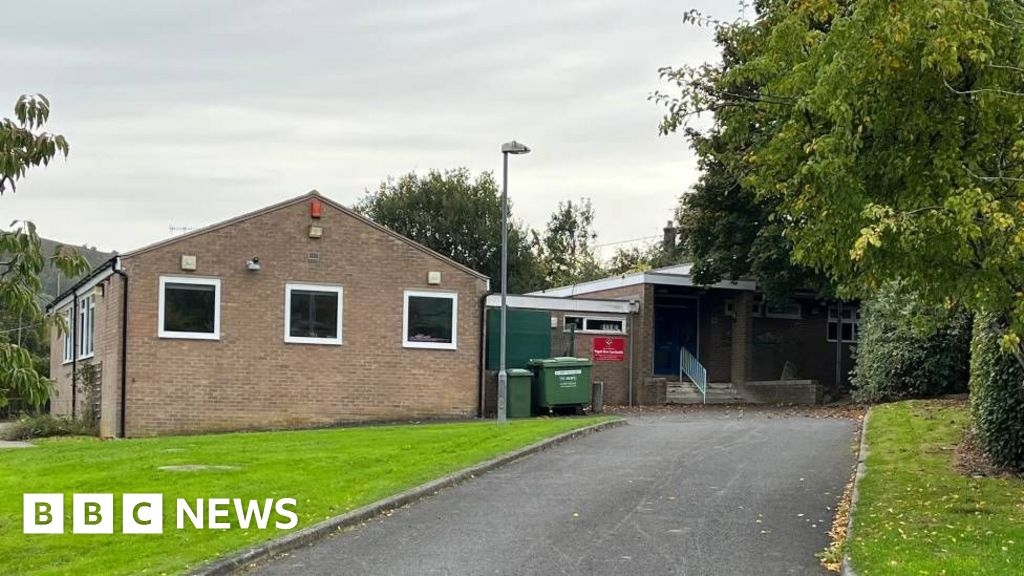 Powys: 'Smallest school' close to England border to close