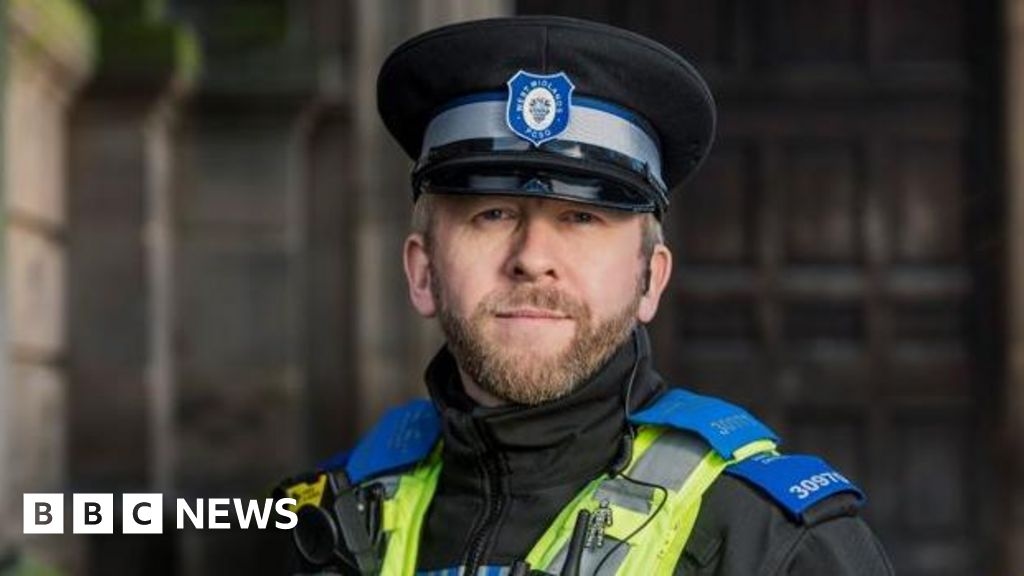 'Memory man' West Midlands cop milestone spotting 3,000 suspects