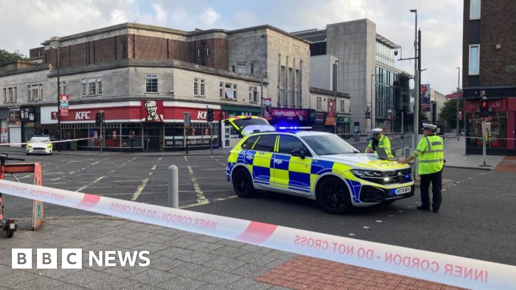 Crash shuts Southampton city centre roads