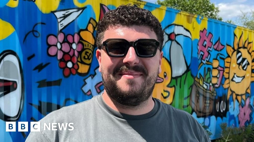 Victoria Embankment Paddling Pool visitors want better toilets