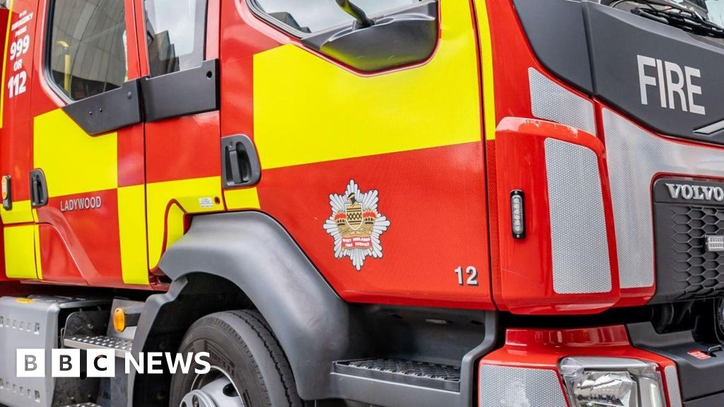 Sixty firefighters tackle major Birmingham blaze