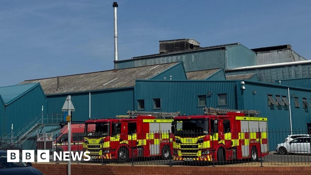 People treated for smoke inhalation after Knottingley glass fire