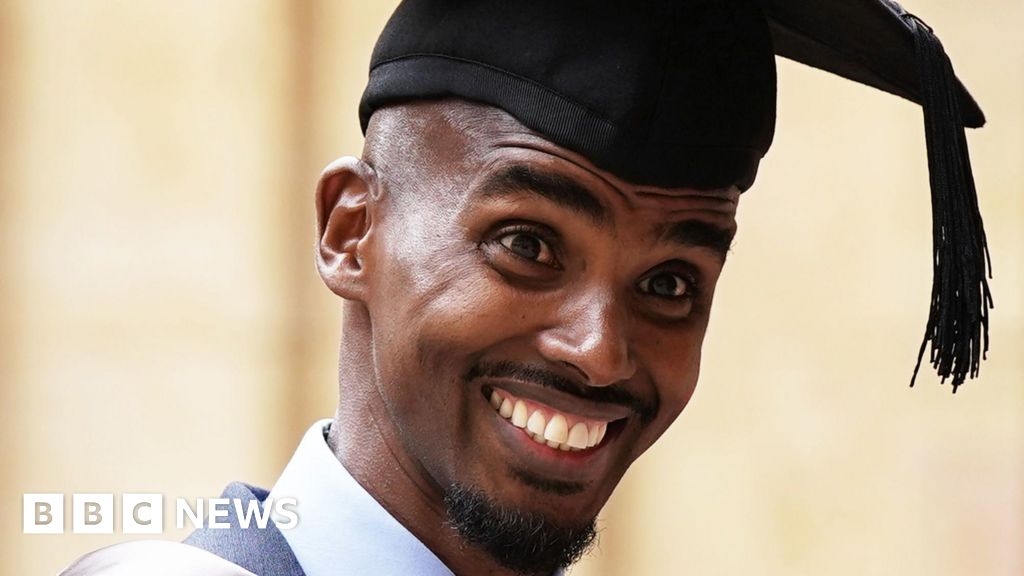 Sir Mo Farah collects honorary Oxford degree