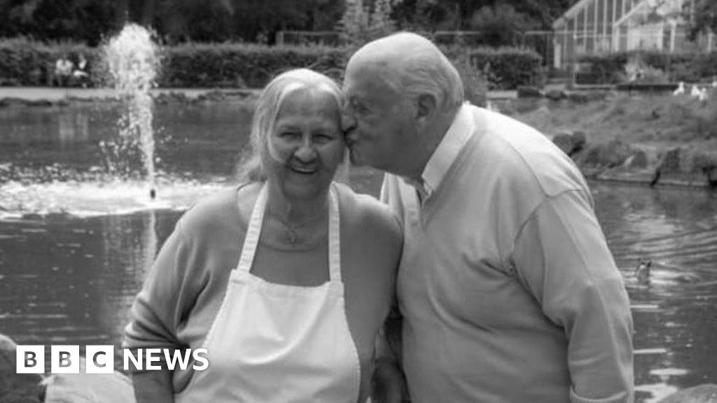Well-loved Hull ice cream seller Anne Penna dies
