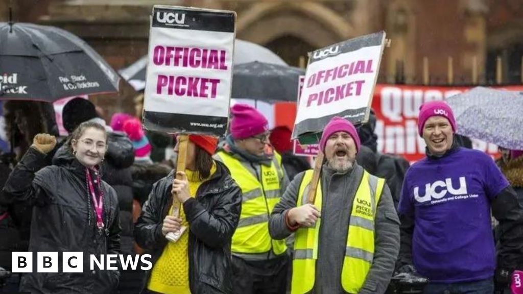 Further education lecturer pay offer 'falls short', says union