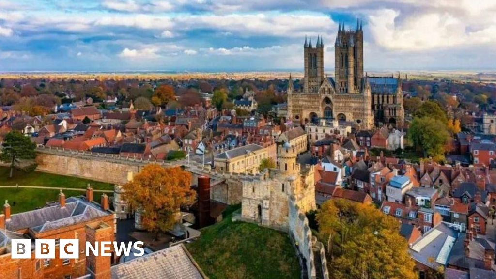 Lincolnshire councillors vote to abolish district councils