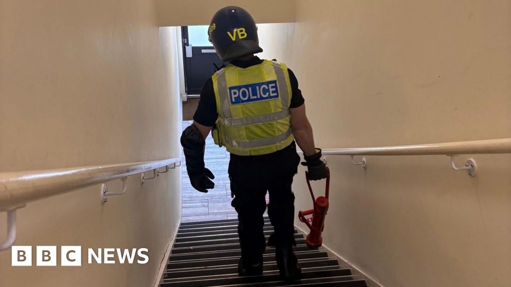 Peterborough flat drugs raid sees two people arrested