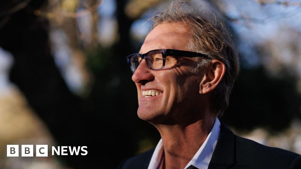 Arsenal's Tony Adams discusses addiction at Margate FC