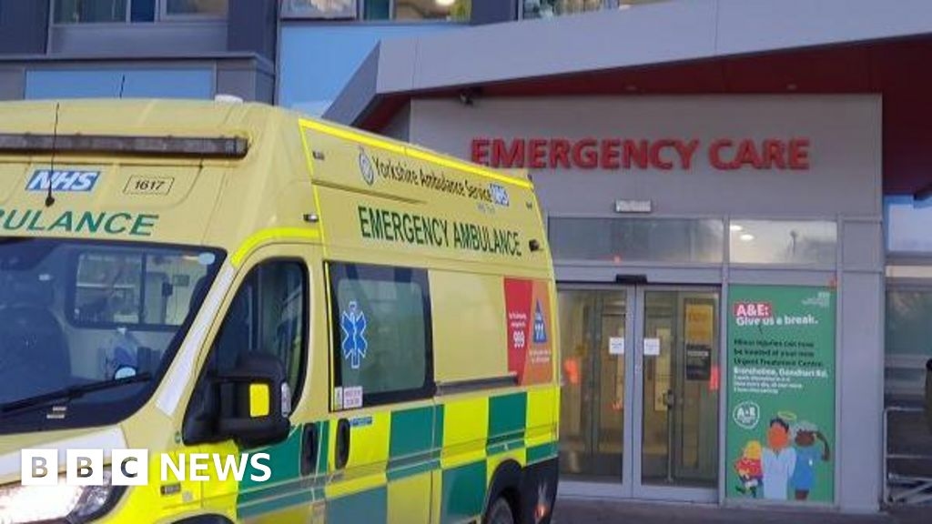 Patients warned of long waits at Hull hospitals A&E