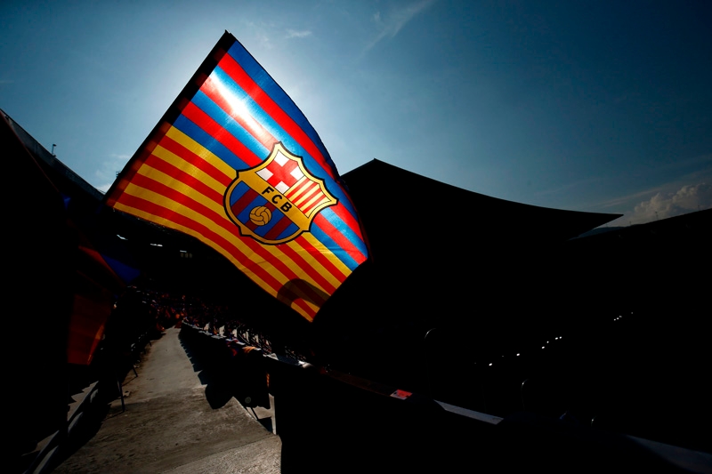 الاتحاد الأوروبي لكرة القدم يوقع غرامات باهظة على تشيلسي وبرشلونة