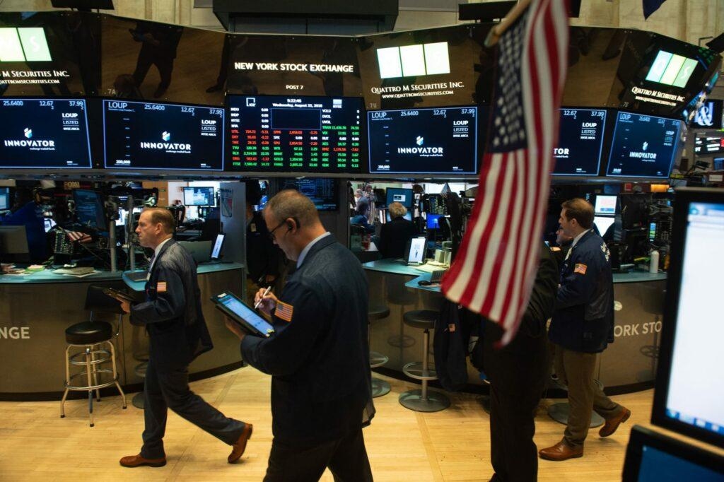 تباين الأسهم الأمريكية.. وداو جونز يُضيف 400 نقطة